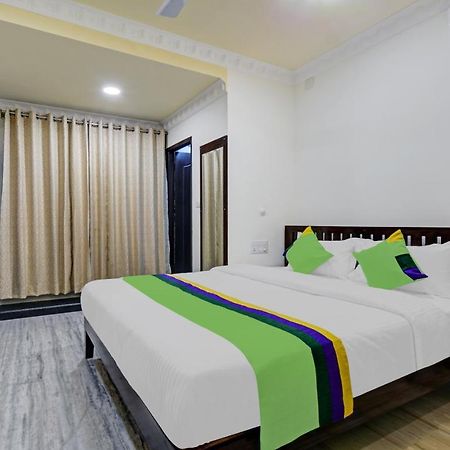 Treebo Jheel Mahal Hotel Udaipur Exterior foto