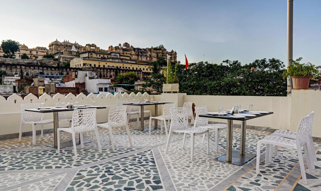 Treebo Jheel Mahal Hotel Udaipur Exterior foto