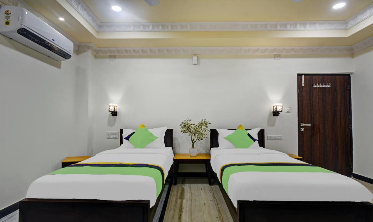Treebo Jheel Mahal Hotel Udaipur Exterior foto