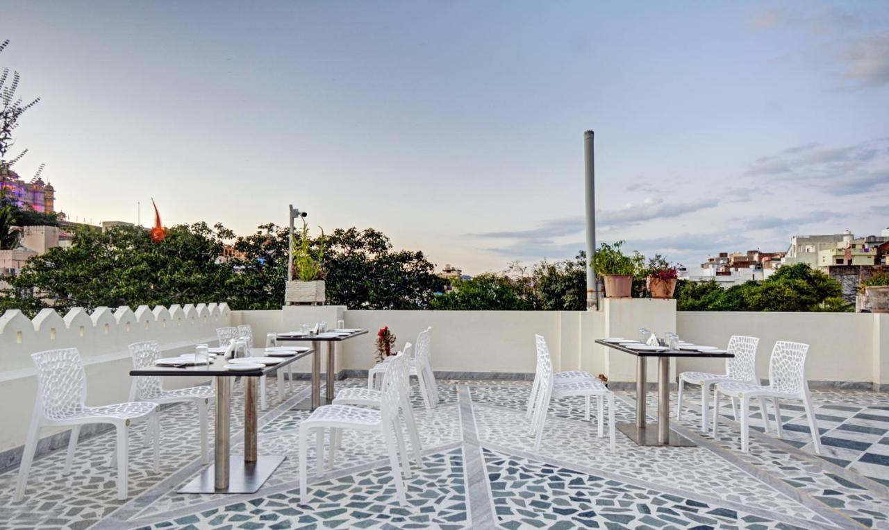Treebo Jheel Mahal Hotel Udaipur Exterior foto